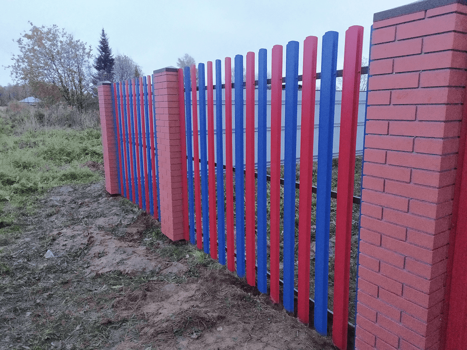 Фото забора из евроштакетника с ПИКС панелями, Палевицы